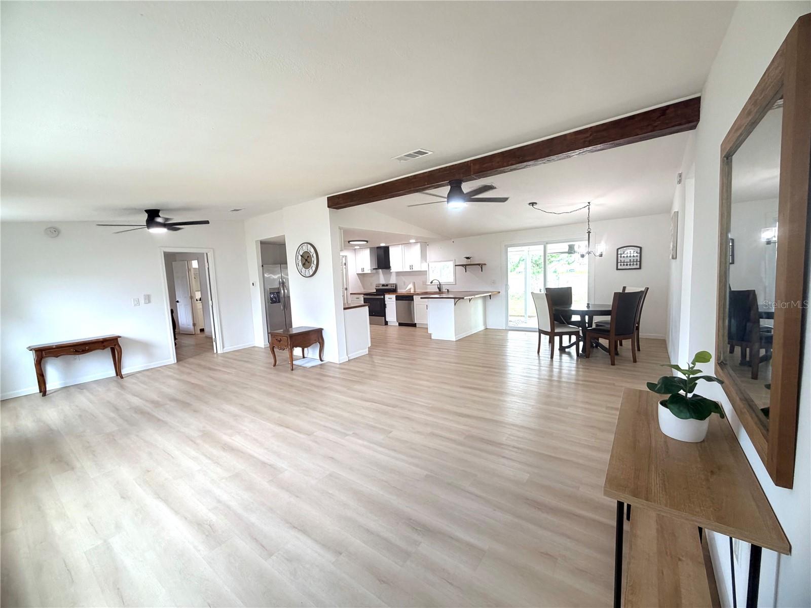 SUN COUNTRY ESTATE - Residential Lease