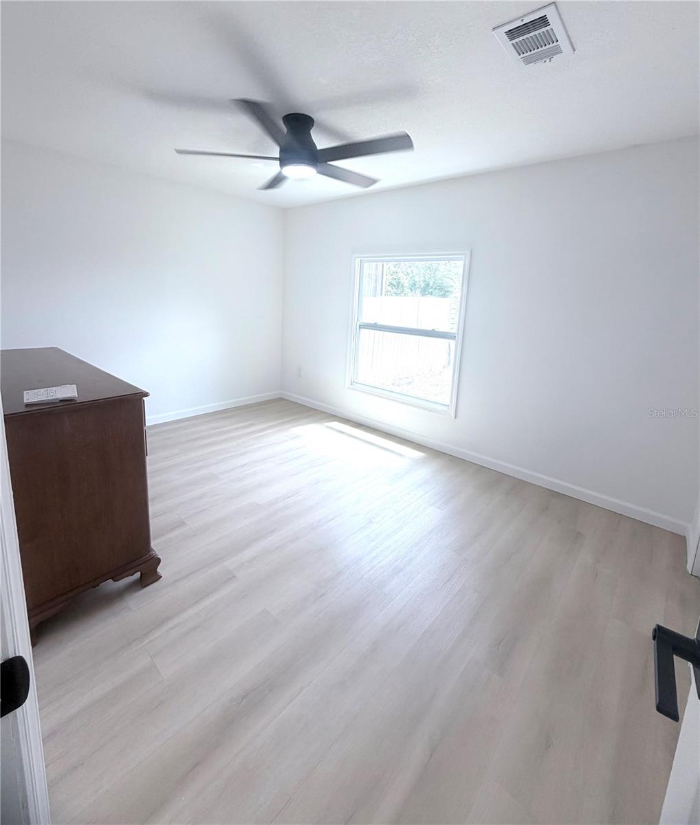 SUN COUNTRY ESTATE - Residential Lease