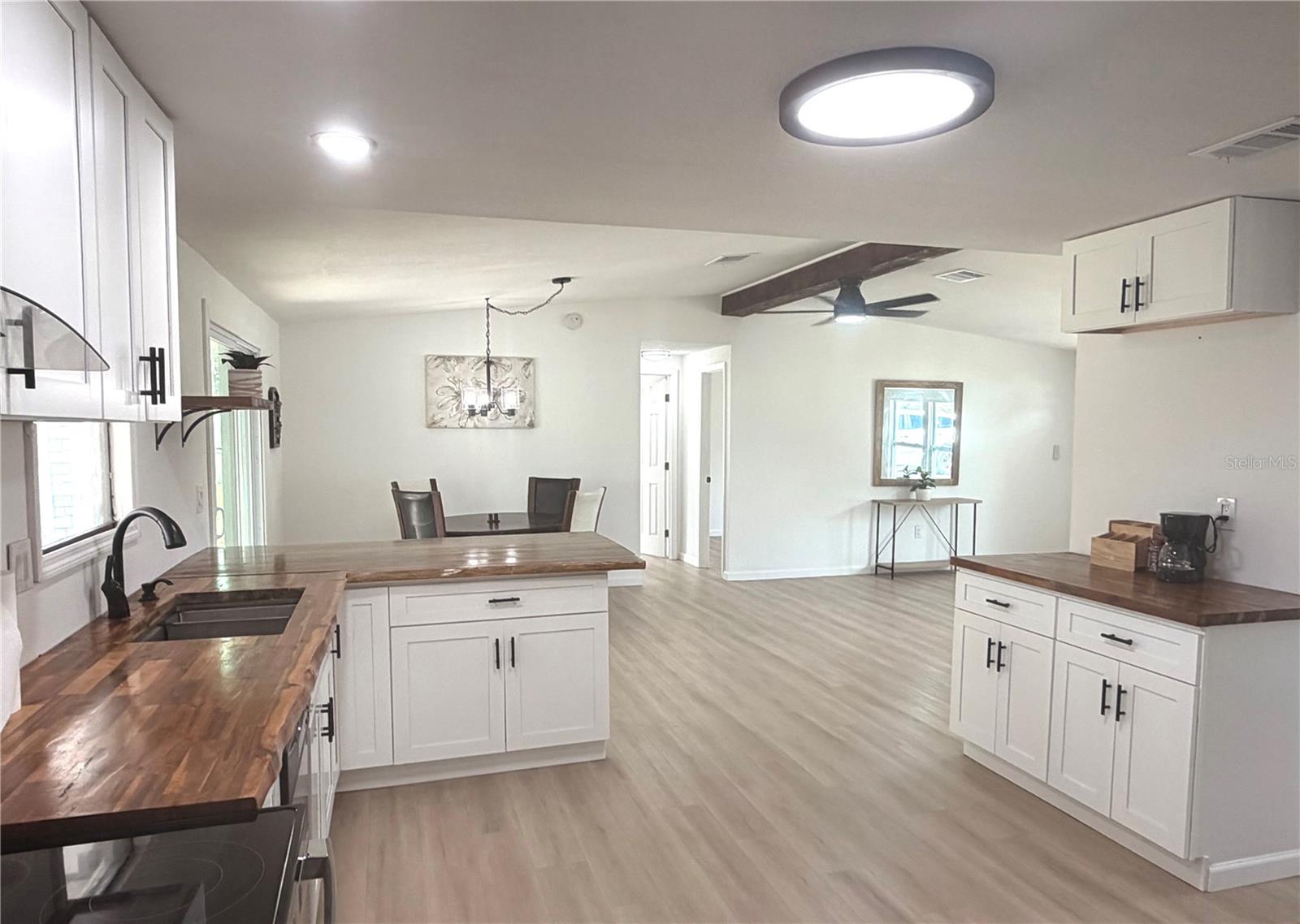 SUN COUNTRY ESTATE - Residential Lease