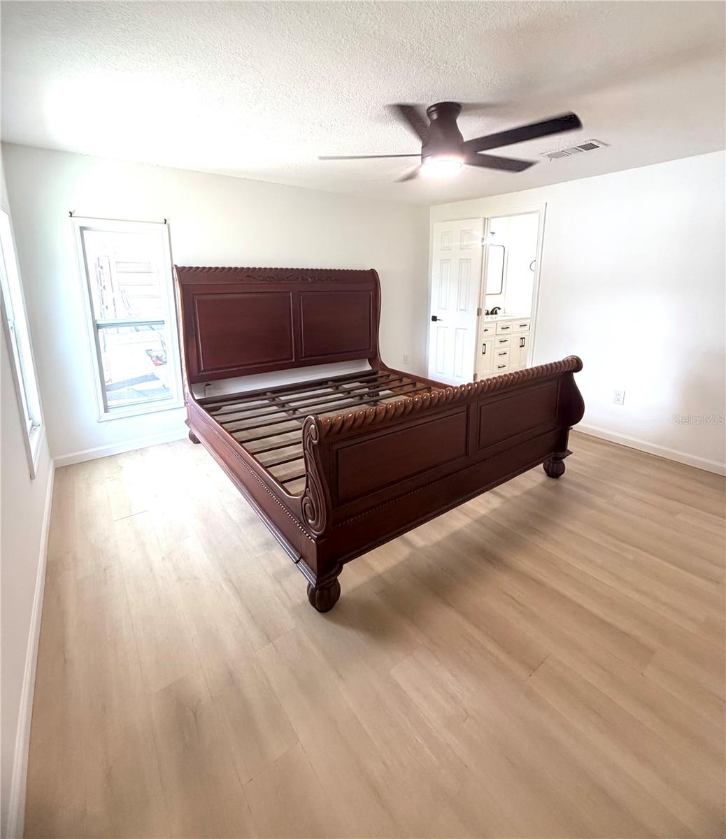 SUN COUNTRY ESTATE - Residential Lease