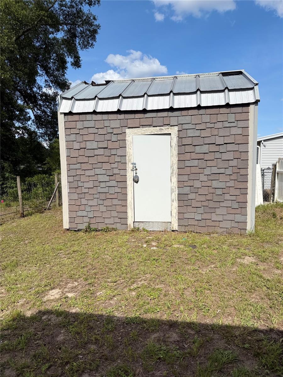SUN COUNTRY ESTATE - Residential Lease