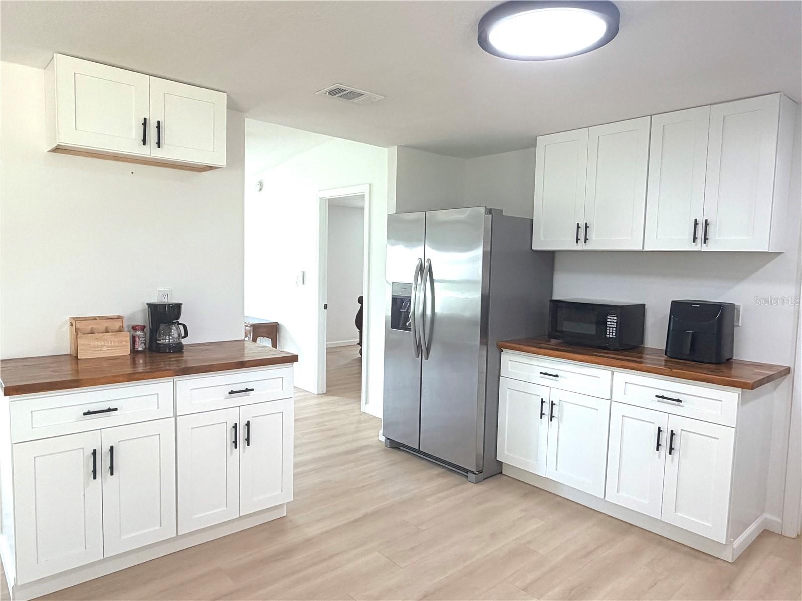 SUN COUNTRY ESTATE - Residential Lease