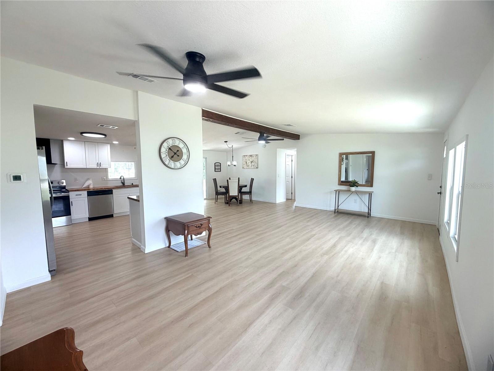 SUN COUNTRY ESTATE - Residential Lease