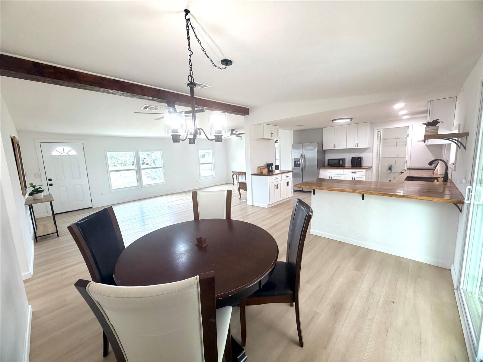 SUN COUNTRY ESTATE - Residential Lease