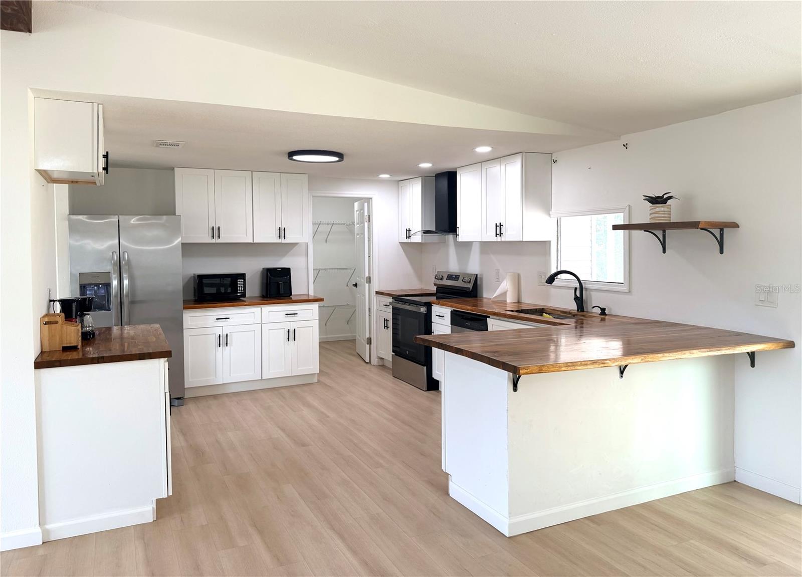 SUN COUNTRY ESTATE - Residential Lease