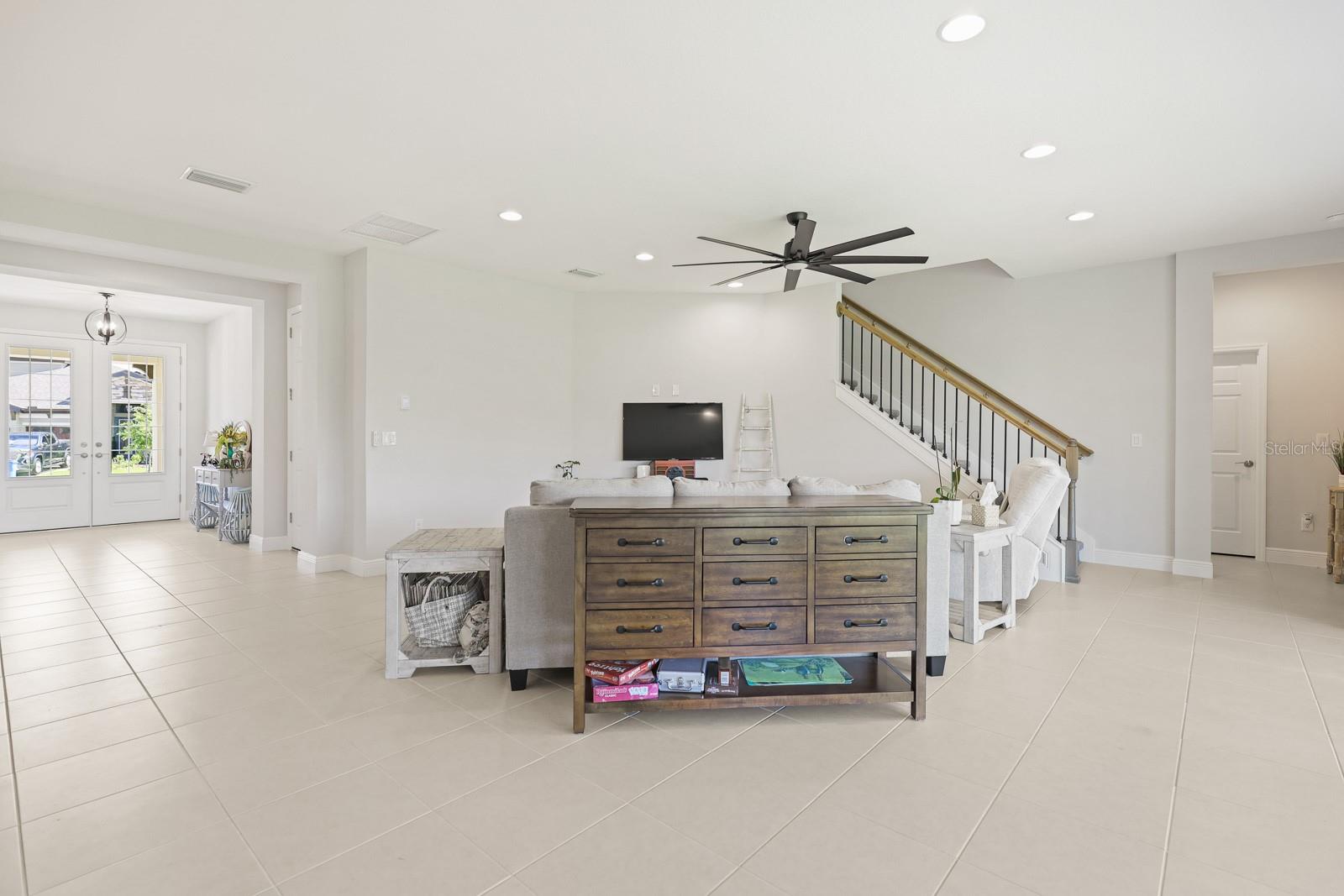 HINTON HAWKSTONE PH 2A 2B2 - Residential Lease