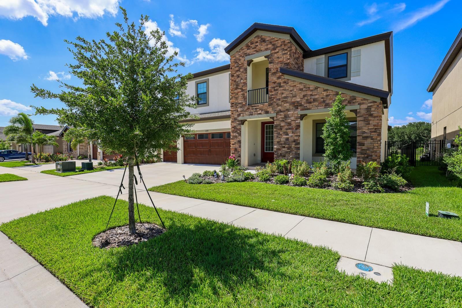 HINTON HAWKSTONE PH 2A 2B2 - Residential Lease