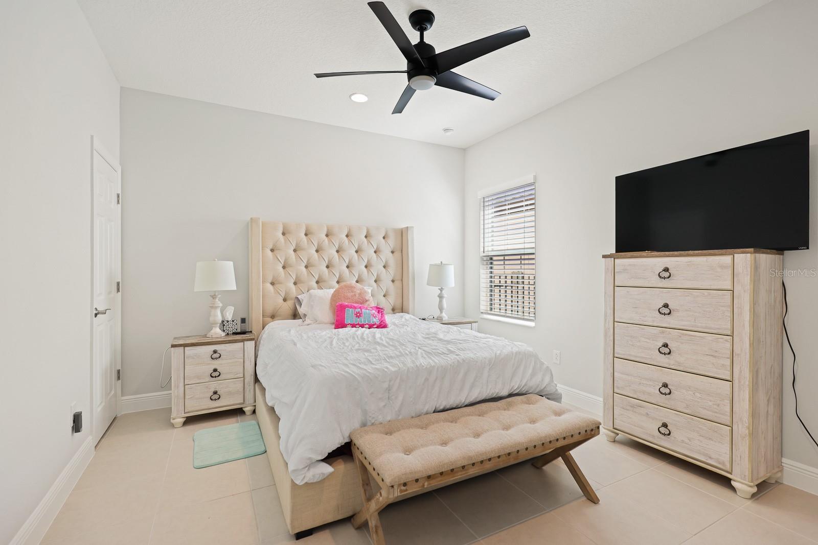 HINTON HAWKSTONE PH 2A 2B2 - Residential Lease