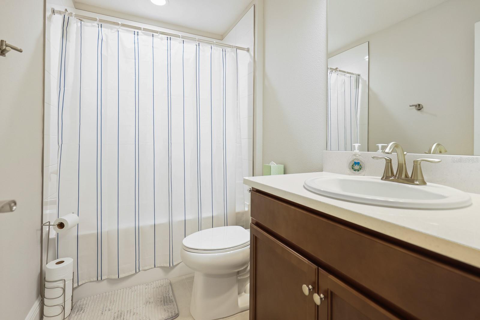 HINTON HAWKSTONE PH 2A 2B2 - Residential Lease