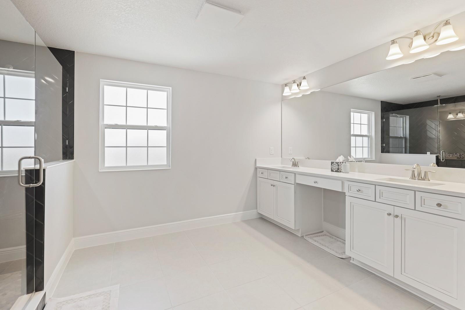 HINTON HAWKSTONE PH 2A 2B2 - Residential Lease