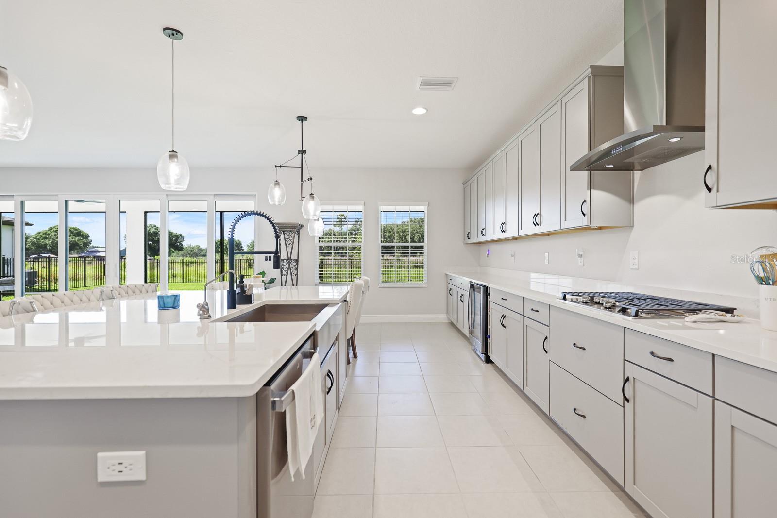 HINTON HAWKSTONE PH 2A 2B2 - Residential Lease