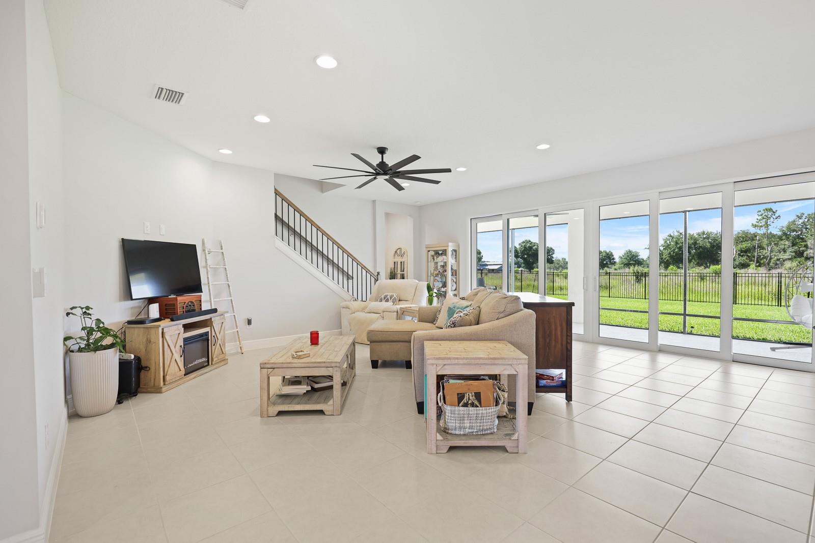 HINTON HAWKSTONE PH 2A 2B2 - Residential Lease