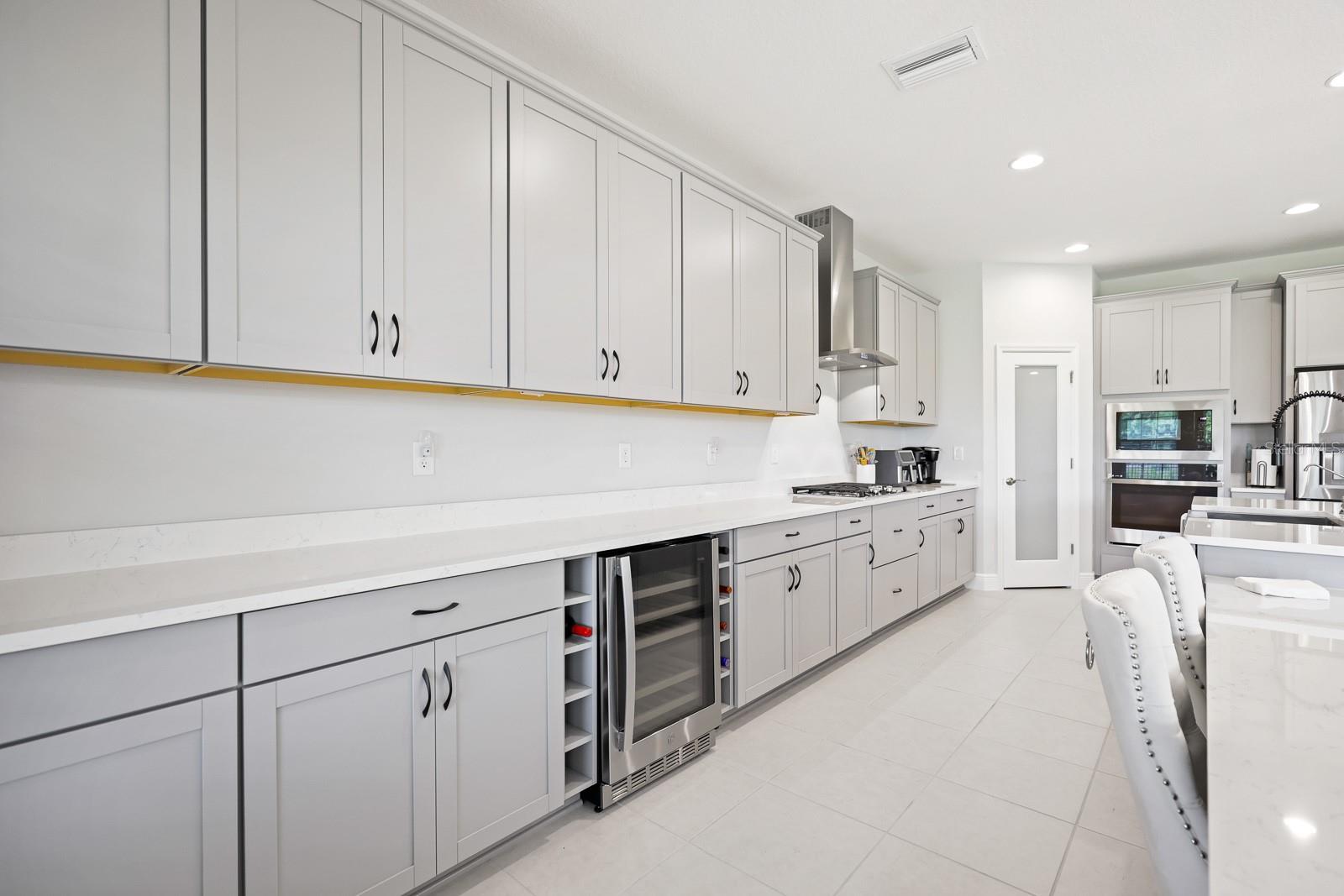 HINTON HAWKSTONE PH 2A 2B2 - Residential Lease