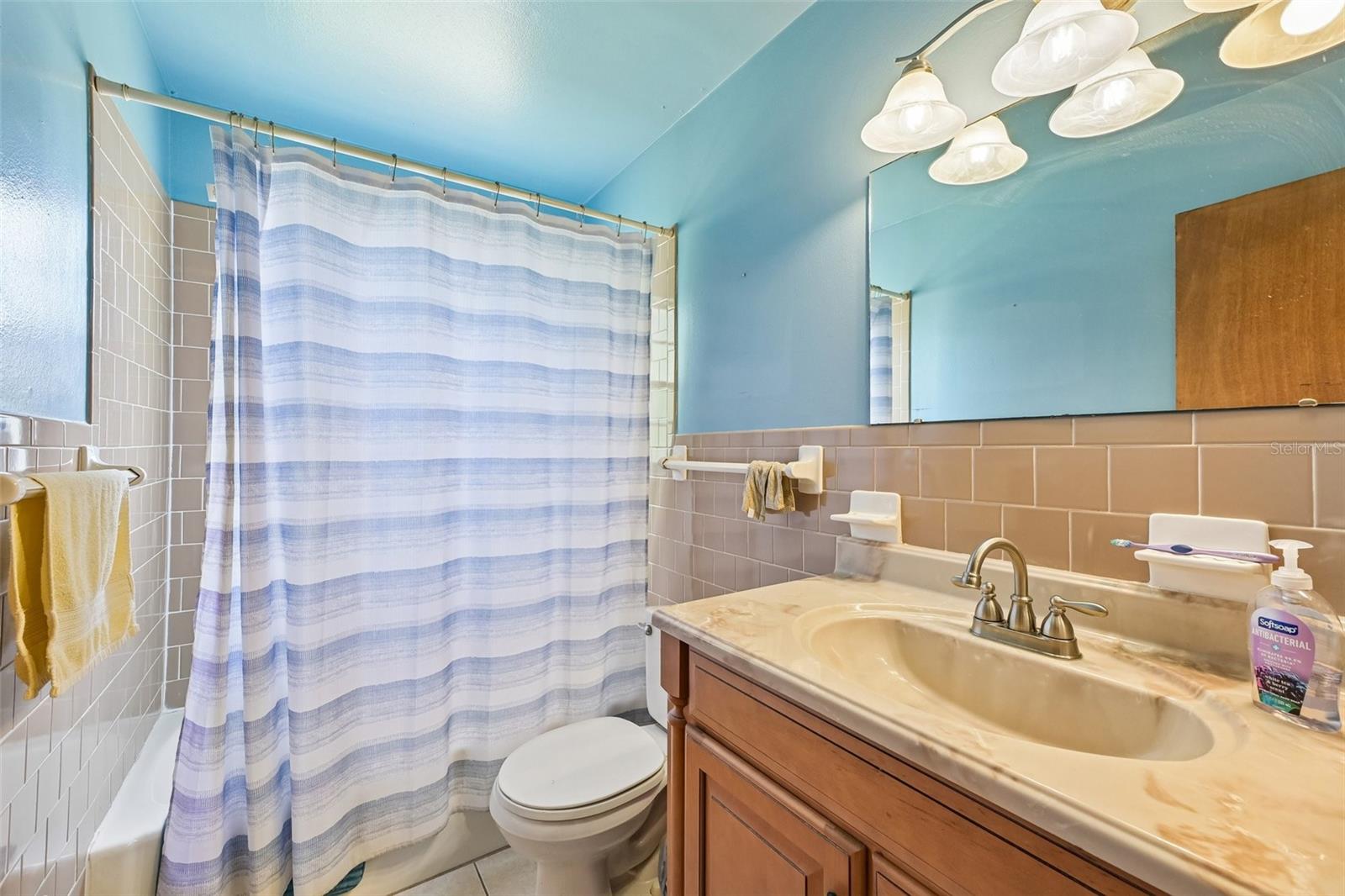 MANATEE PALMS UNIT THREE - Residential