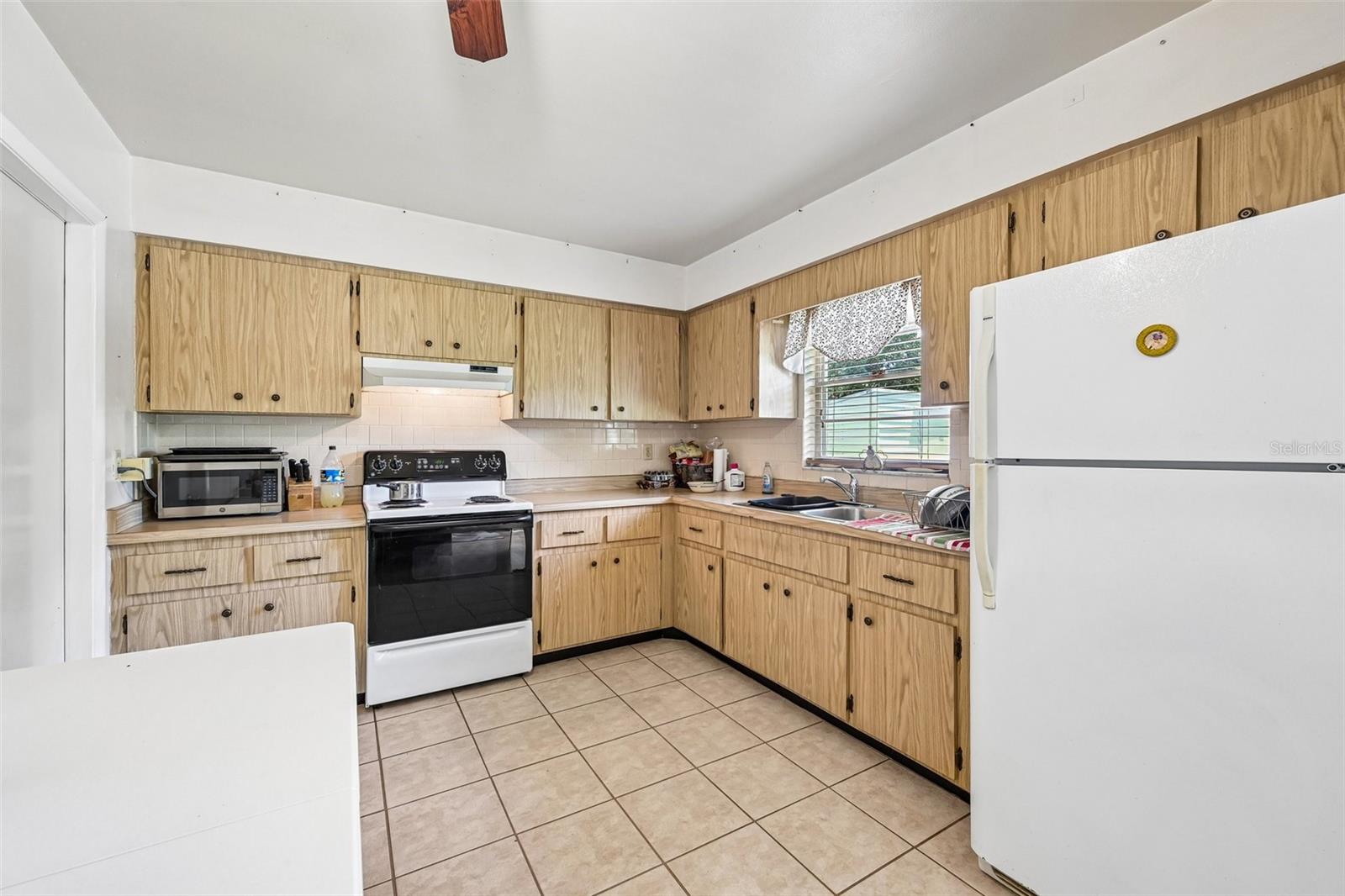 MANATEE PALMS UNIT THREE - Residential