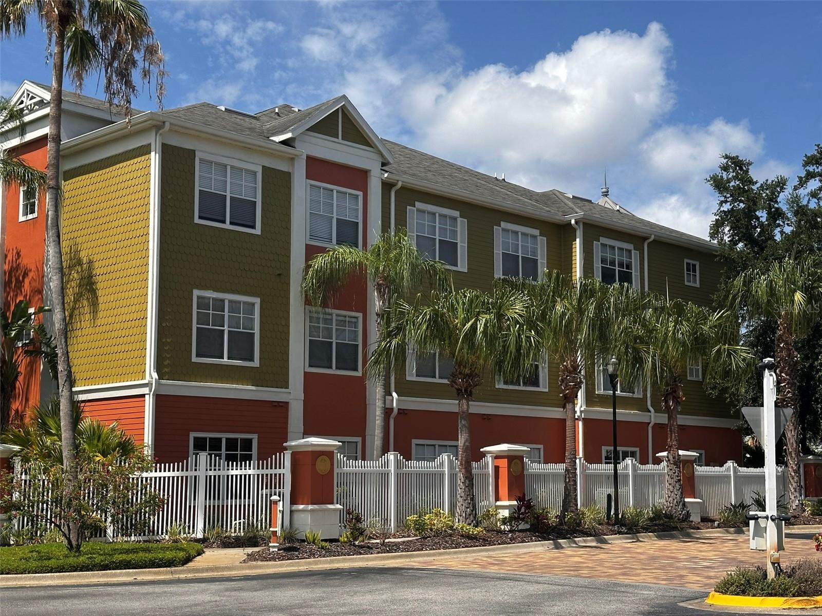 Available Early July! Beautiful one bedroom condo with a GARAGE SPACE and a Storage in Grand Key Community available for rent now. This 832 sqft condo features New flooring, new paint, appliances, granite counter-tops and washer dryer combo. Grand key community is a gated luxury condominium community locates on Dale Mabry Hwy, it has resort style pool, covered cabanas along with an indoor movie theater, computer room, gym, and indoor basketball court. This place wont last long, Please message me for this great opportunity to rent one of the best community in south Tampa.
