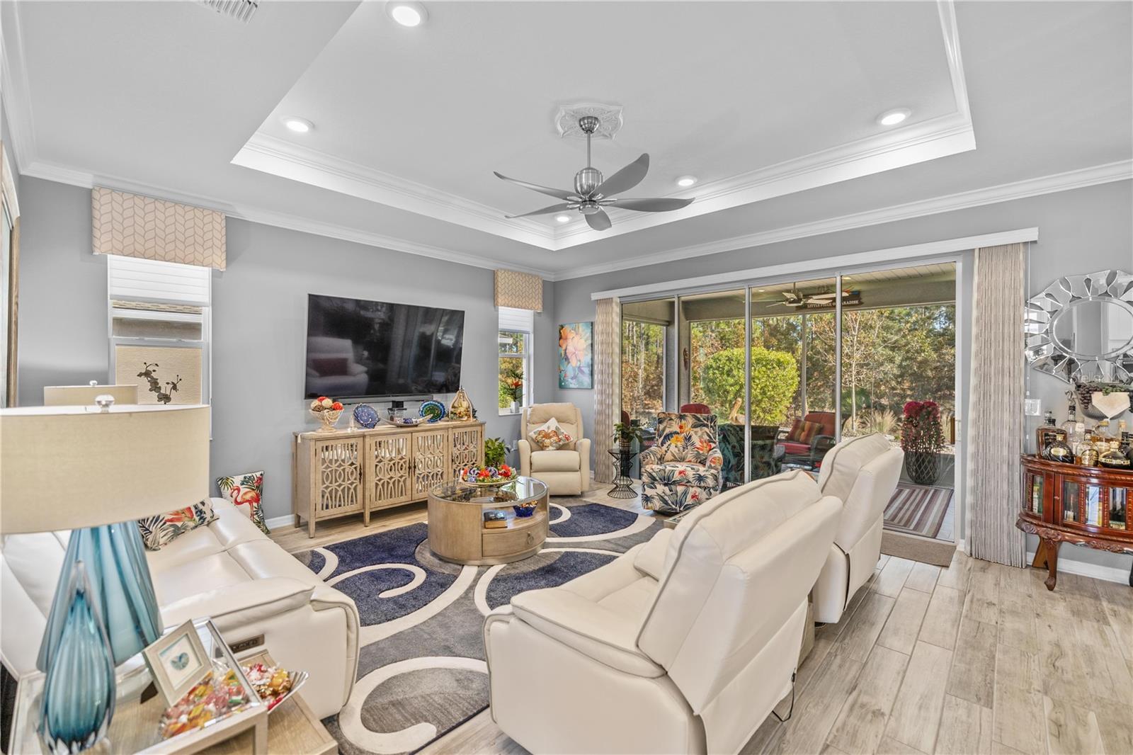 ON TOP OF THE WORLD - Residential