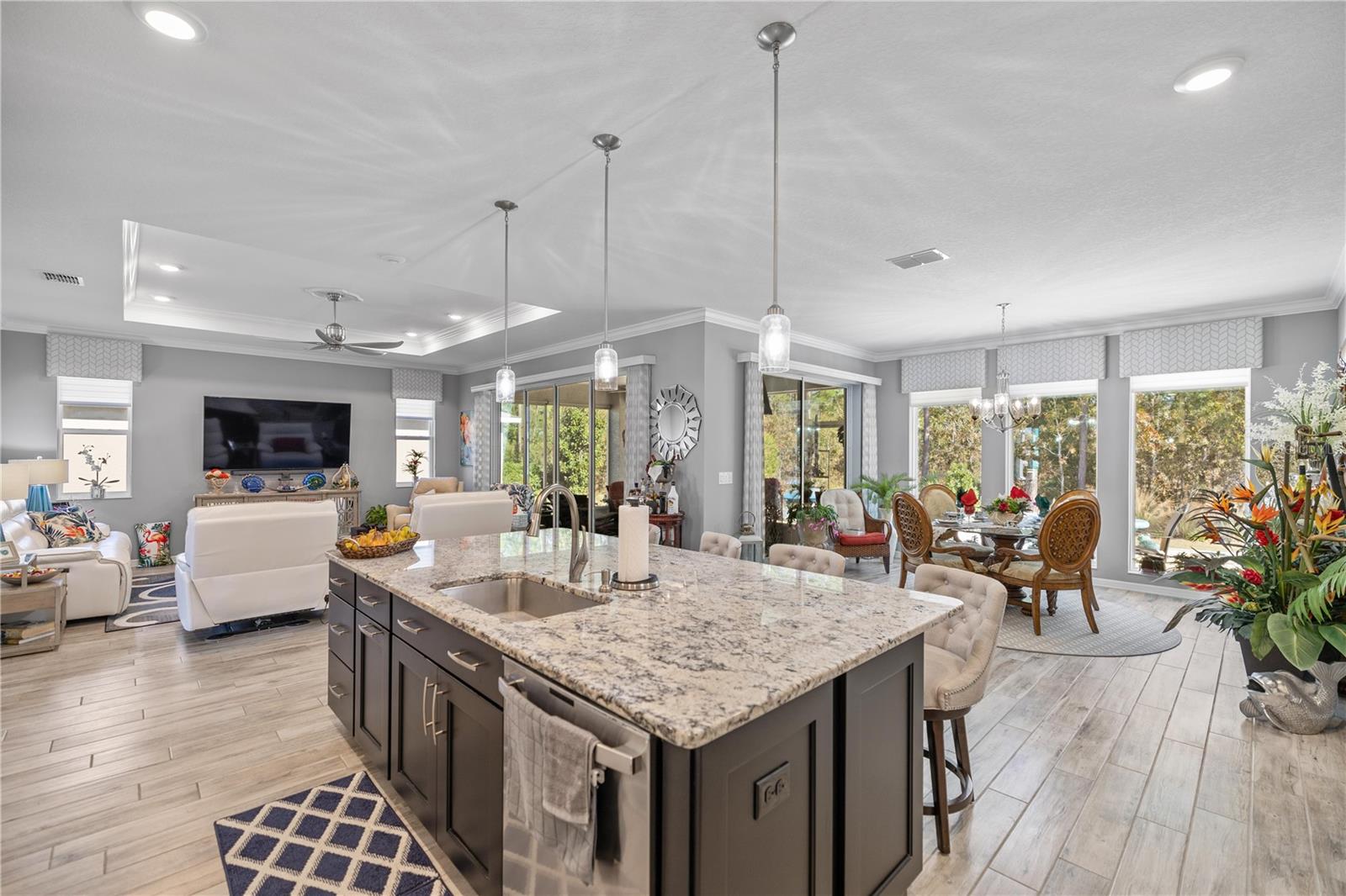 ON TOP OF THE WORLD - Residential