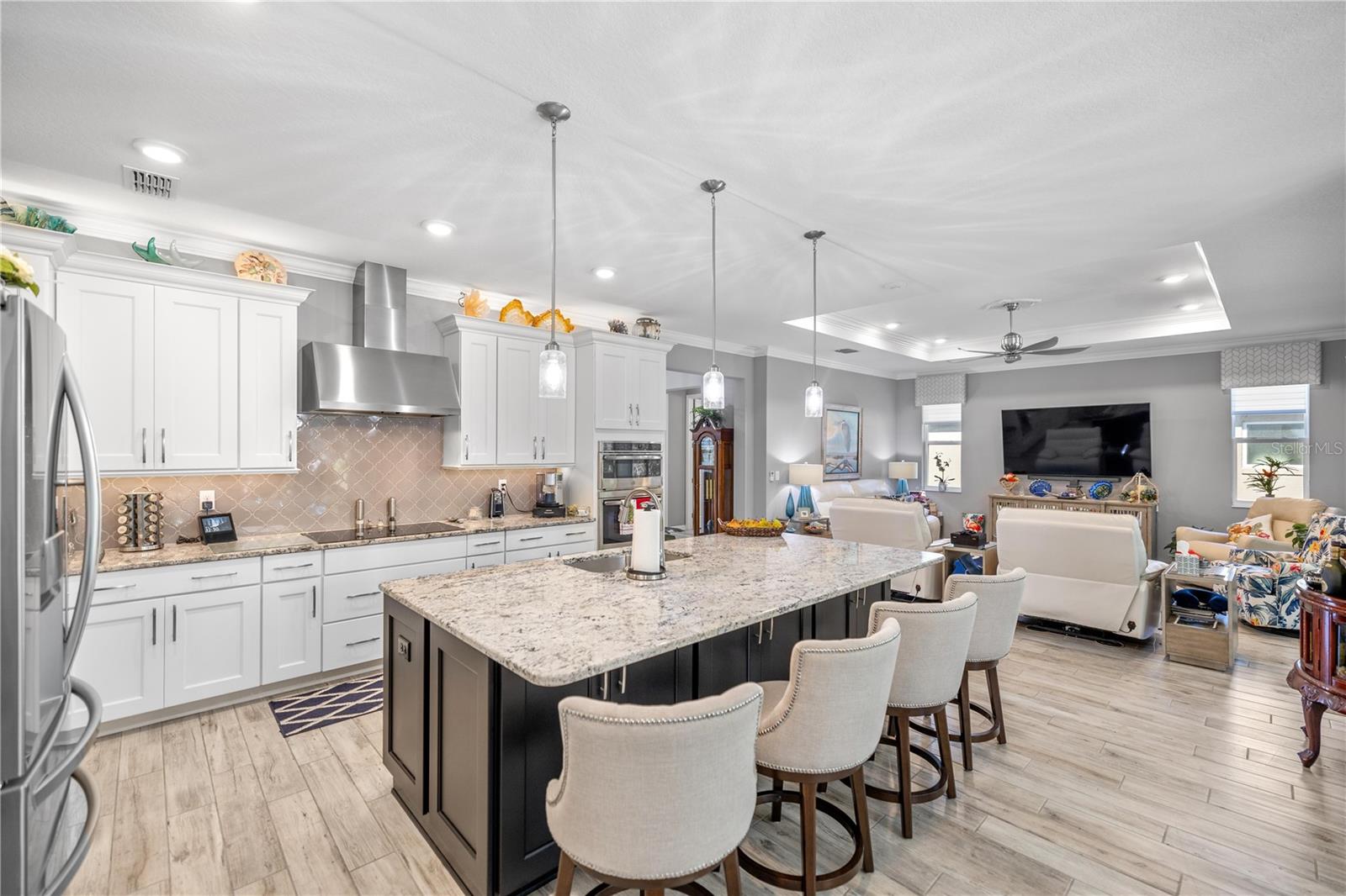 ON TOP OF THE WORLD - Residential