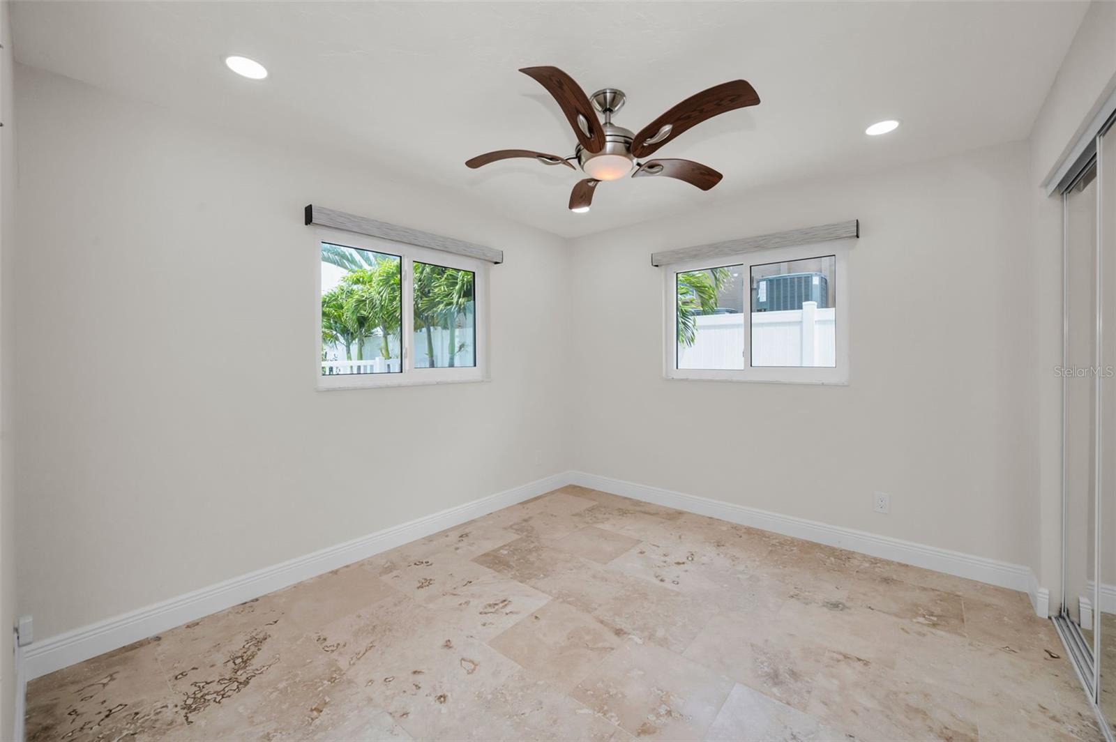 CAPRI ISLE - Residential