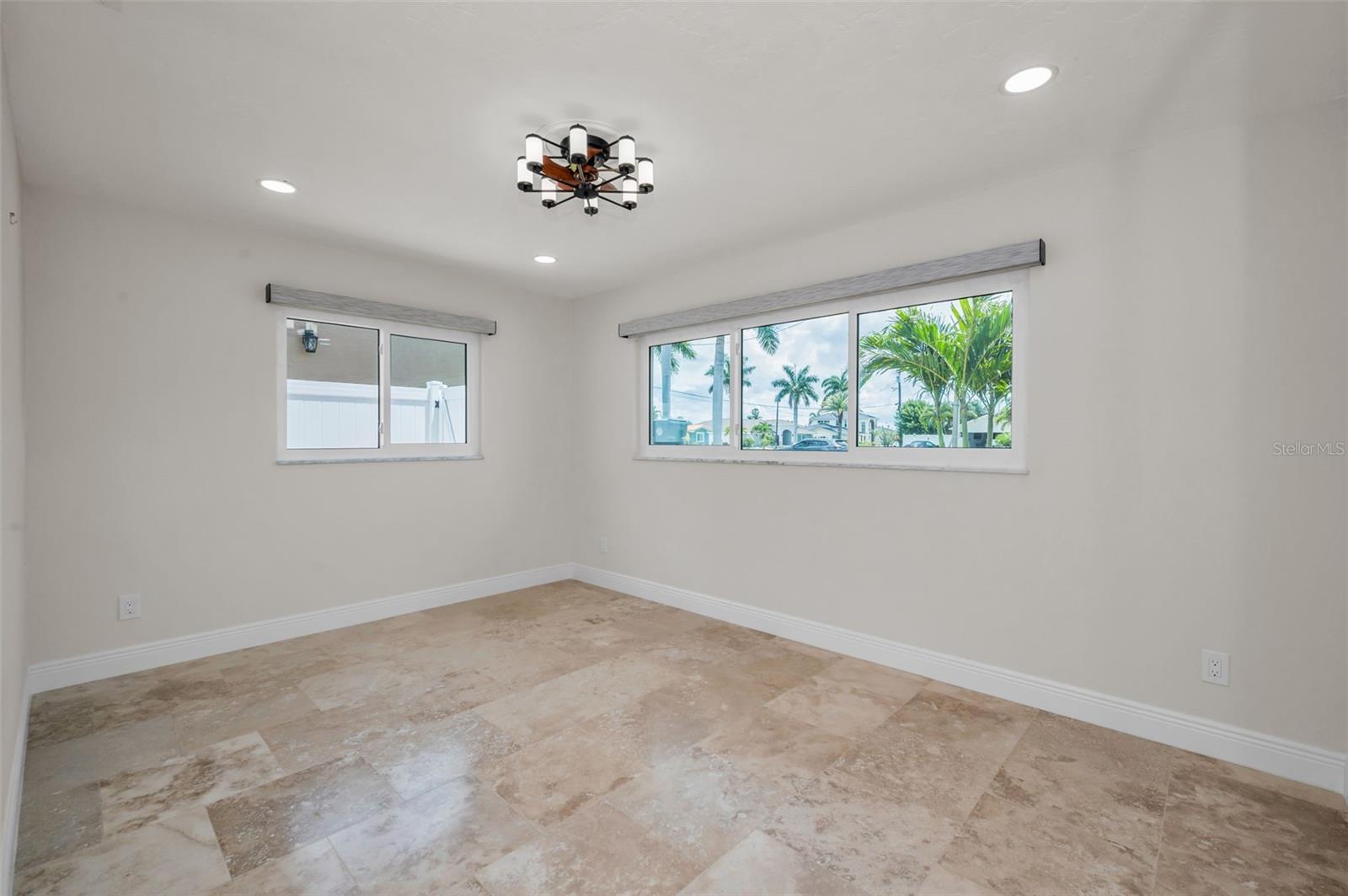 CAPRI ISLE - Residential