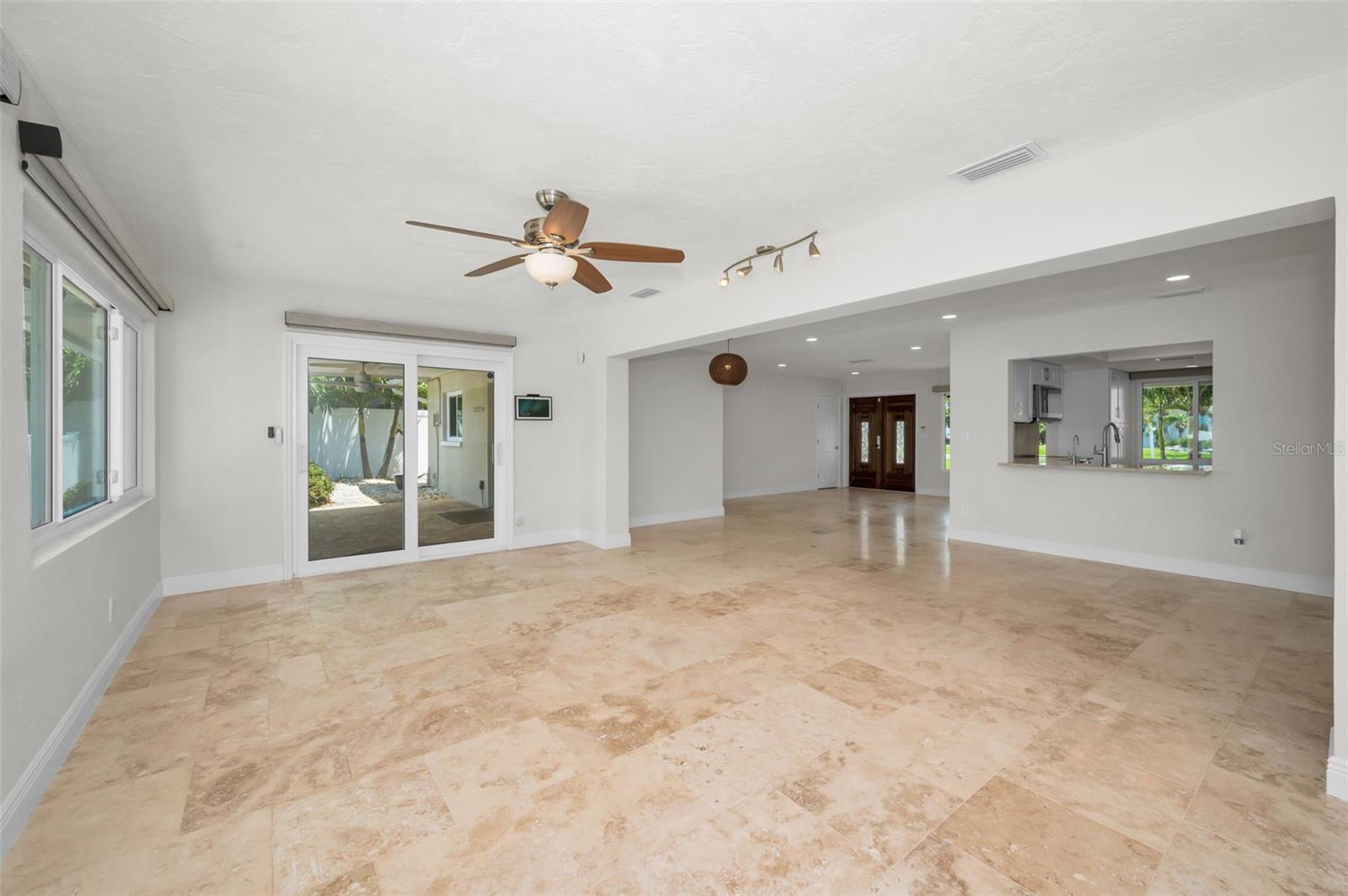 CAPRI ISLE - Residential