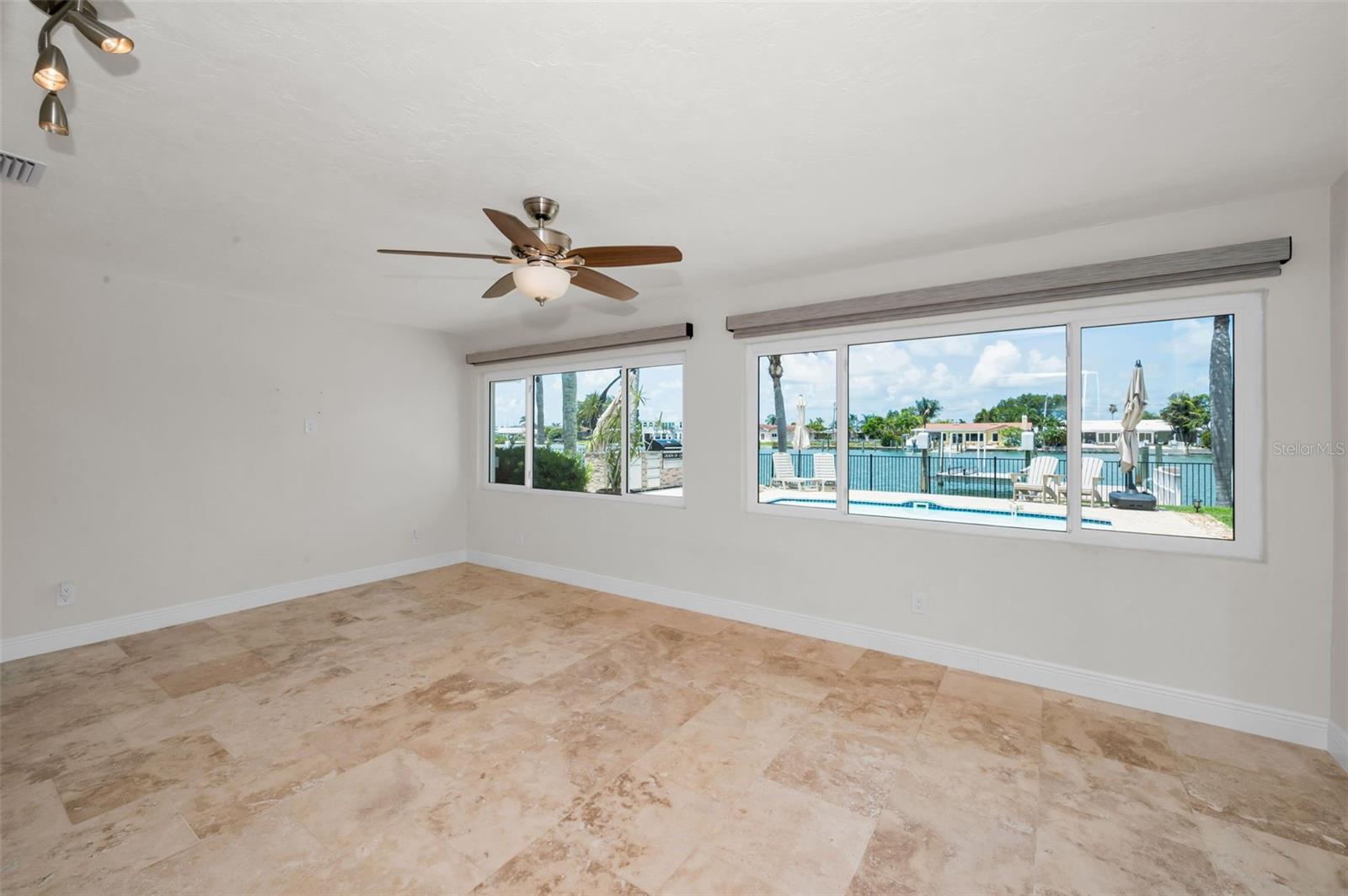 CAPRI ISLE - Residential