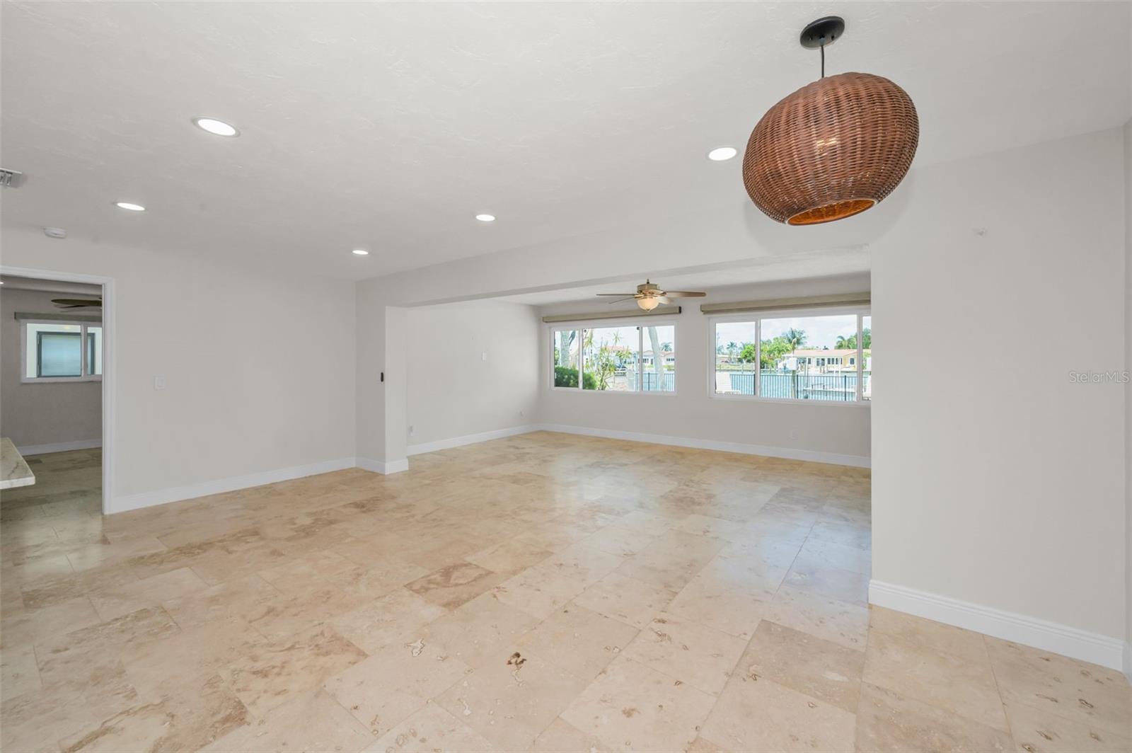 CAPRI ISLE - Residential