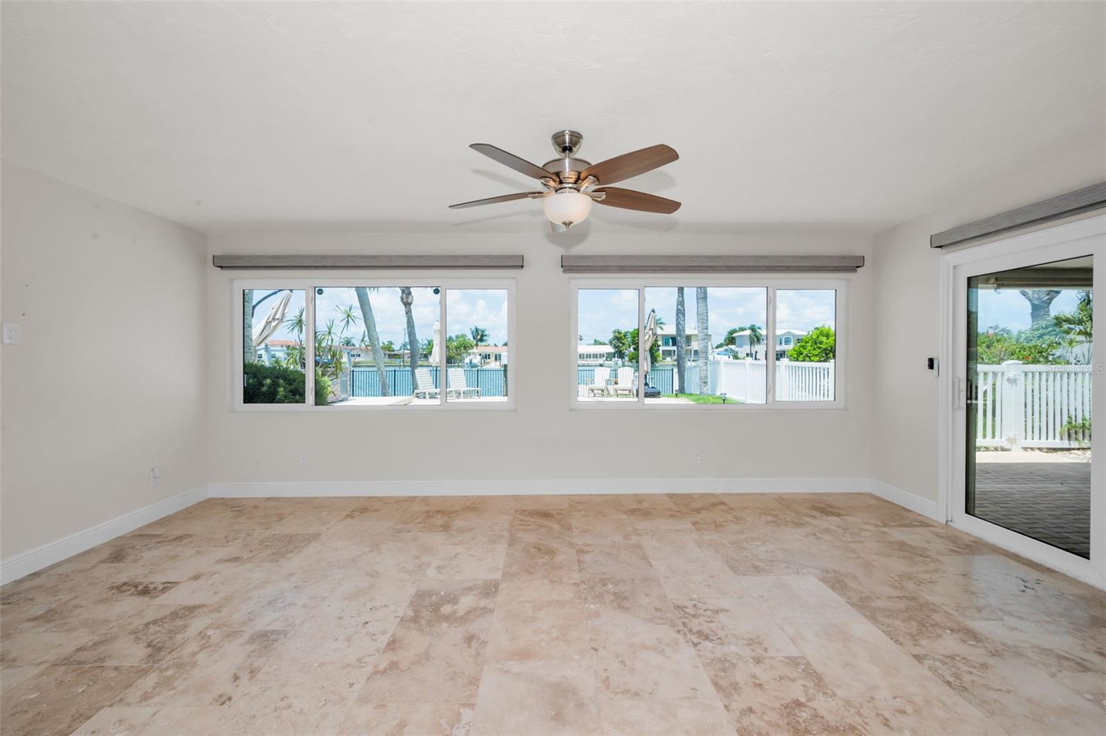 CAPRI ISLE - Residential