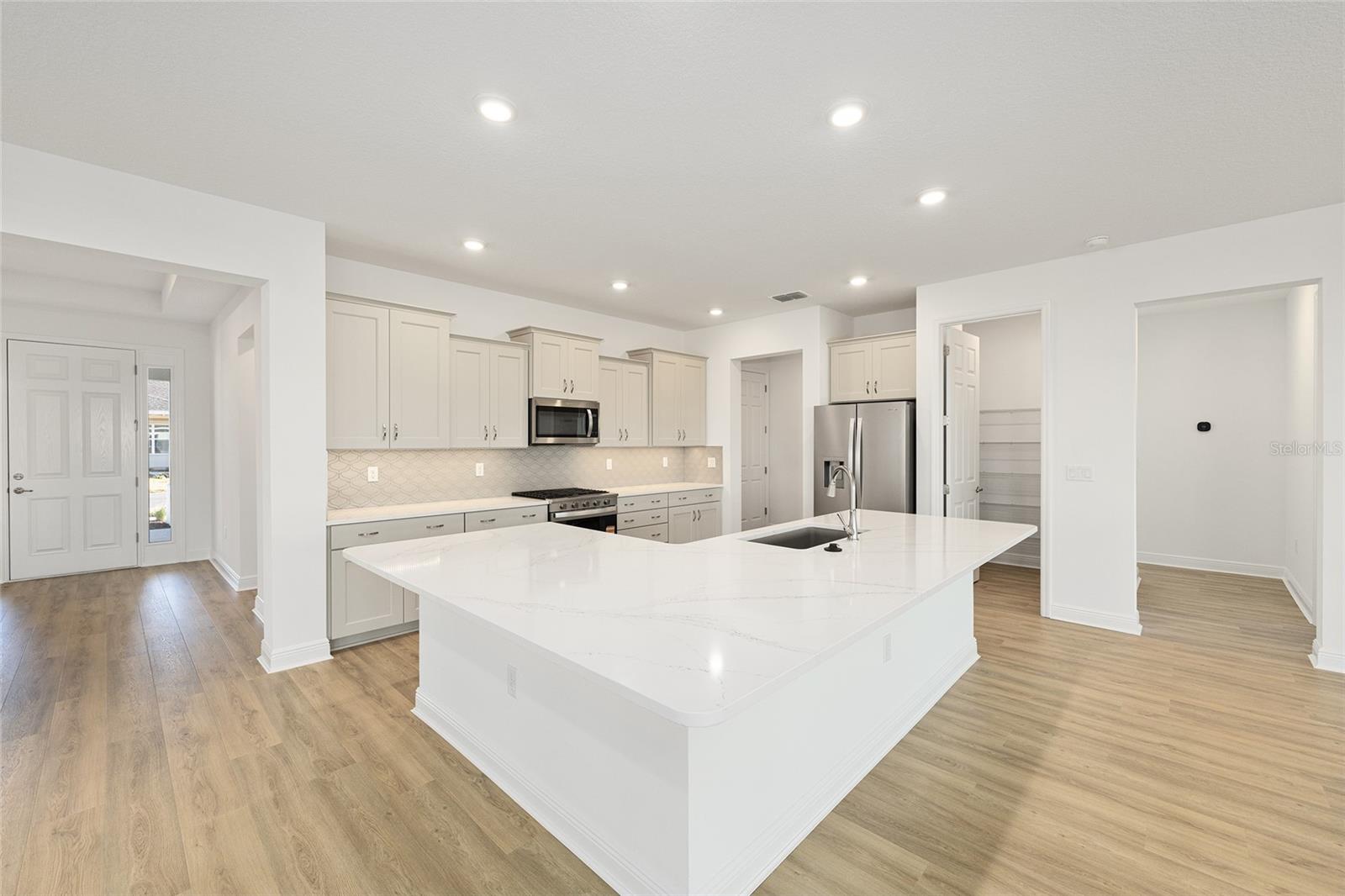 ON TOP OF THE WORLD - Residential Lease