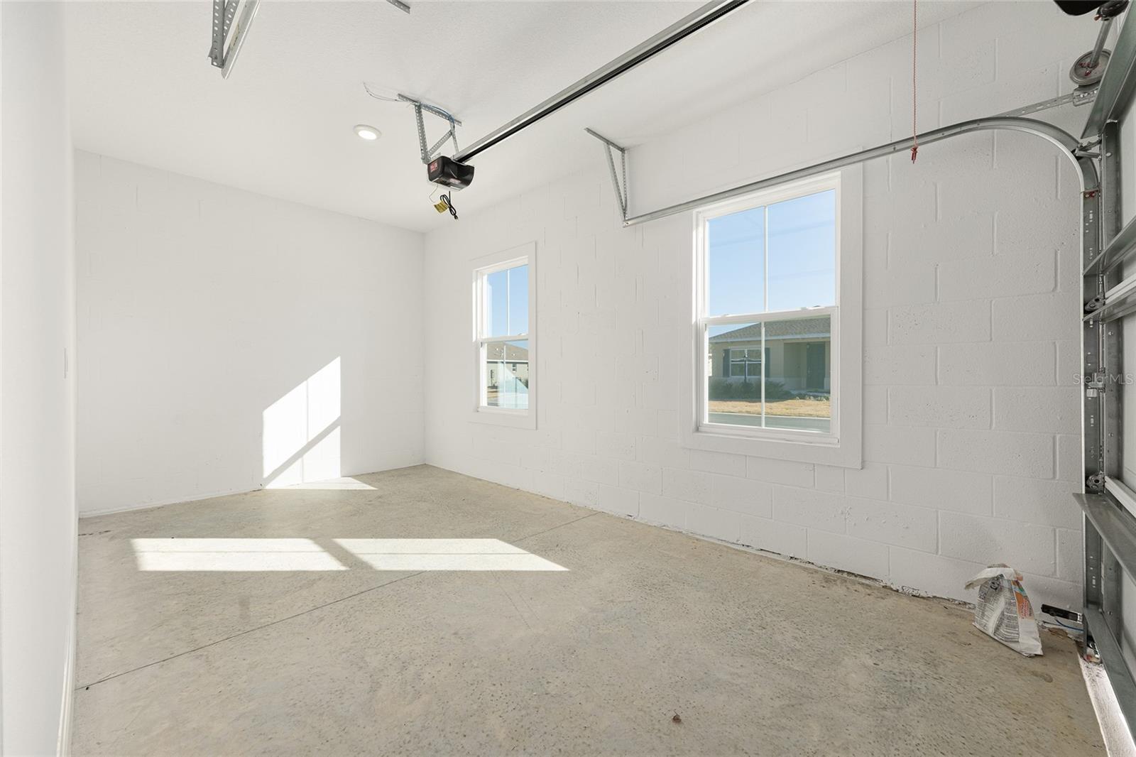 ON TOP OF THE WORLD - Residential Lease