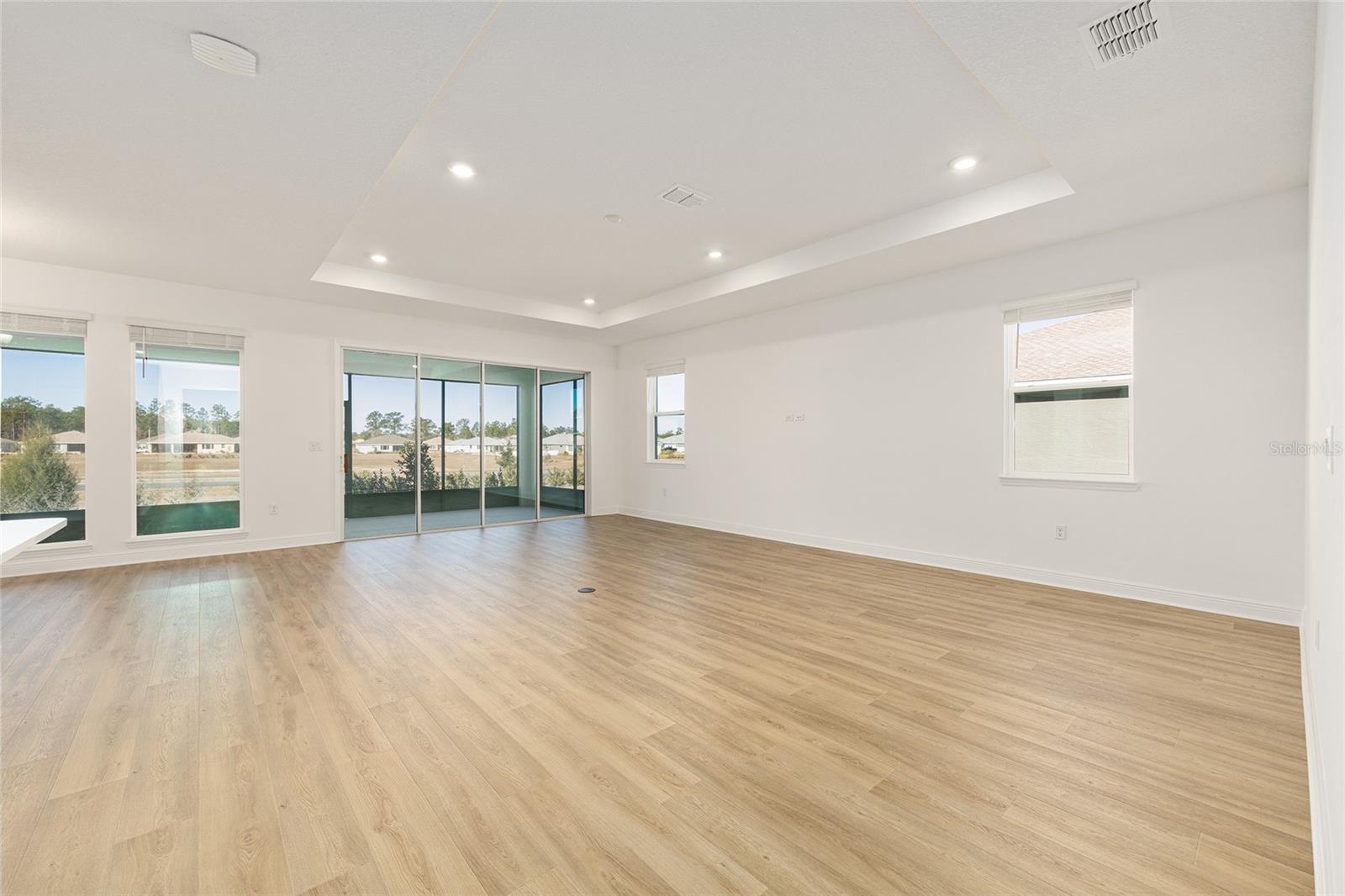 ON TOP OF THE WORLD - Residential Lease
