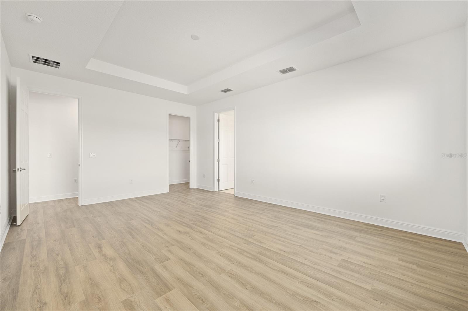 ON TOP OF THE WORLD - Residential Lease