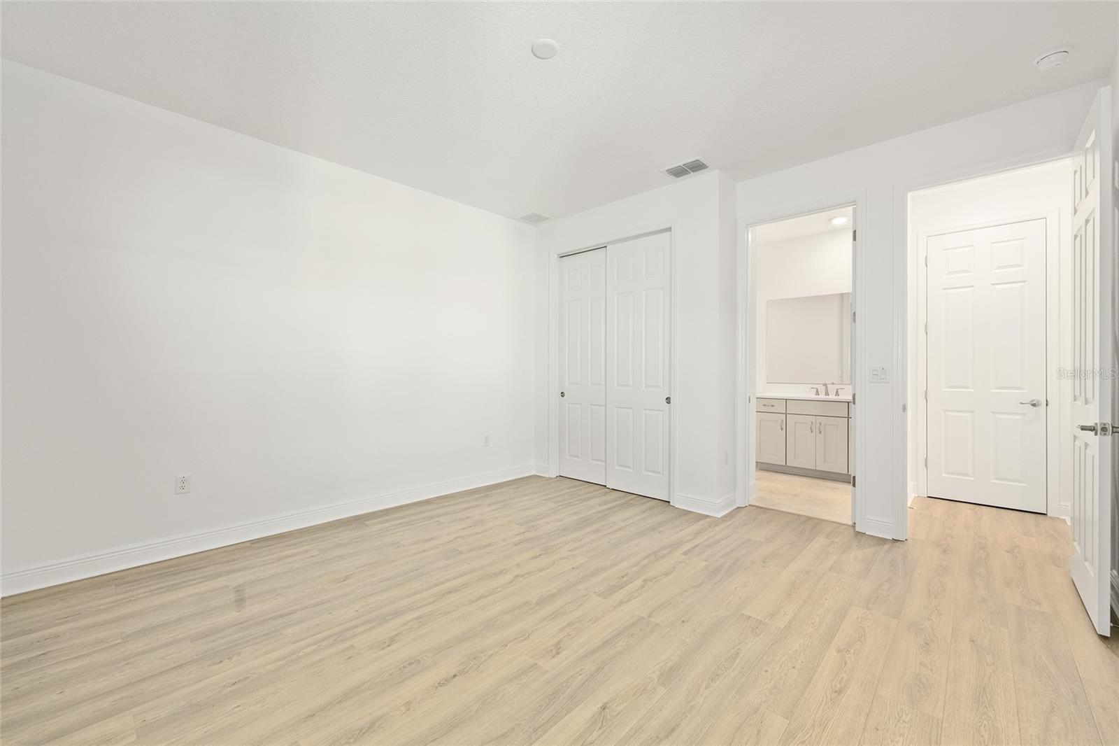 ON TOP OF THE WORLD - Residential Lease