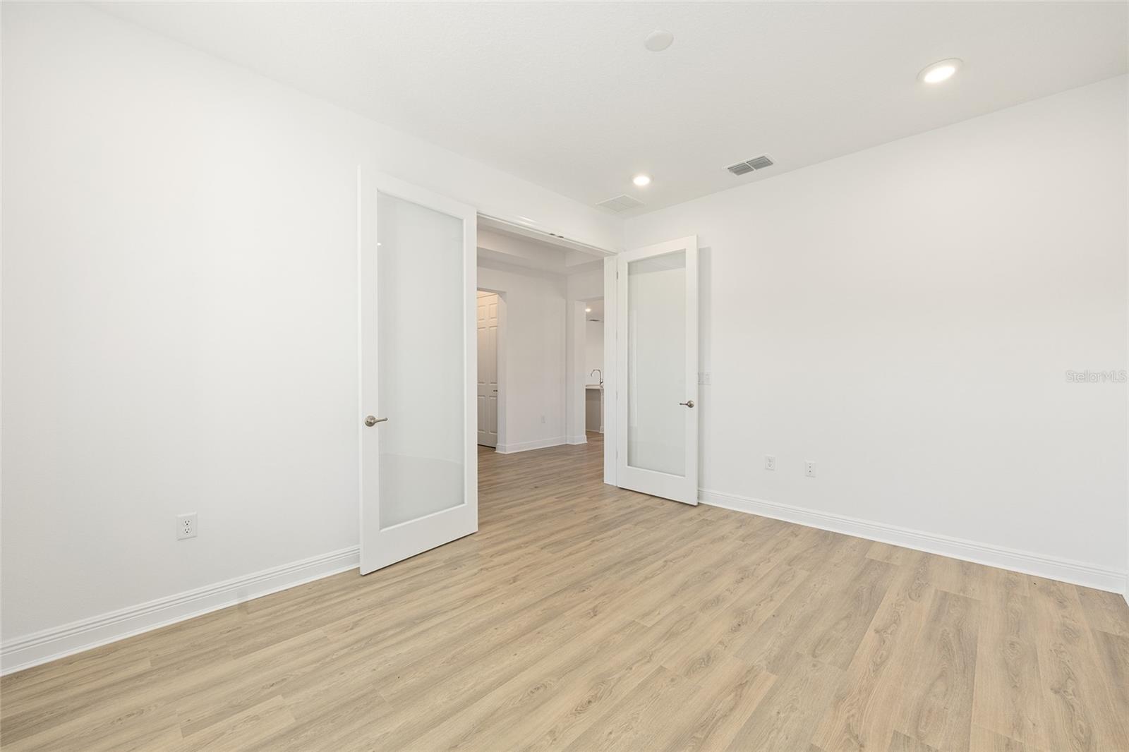 ON TOP OF THE WORLD - Residential Lease