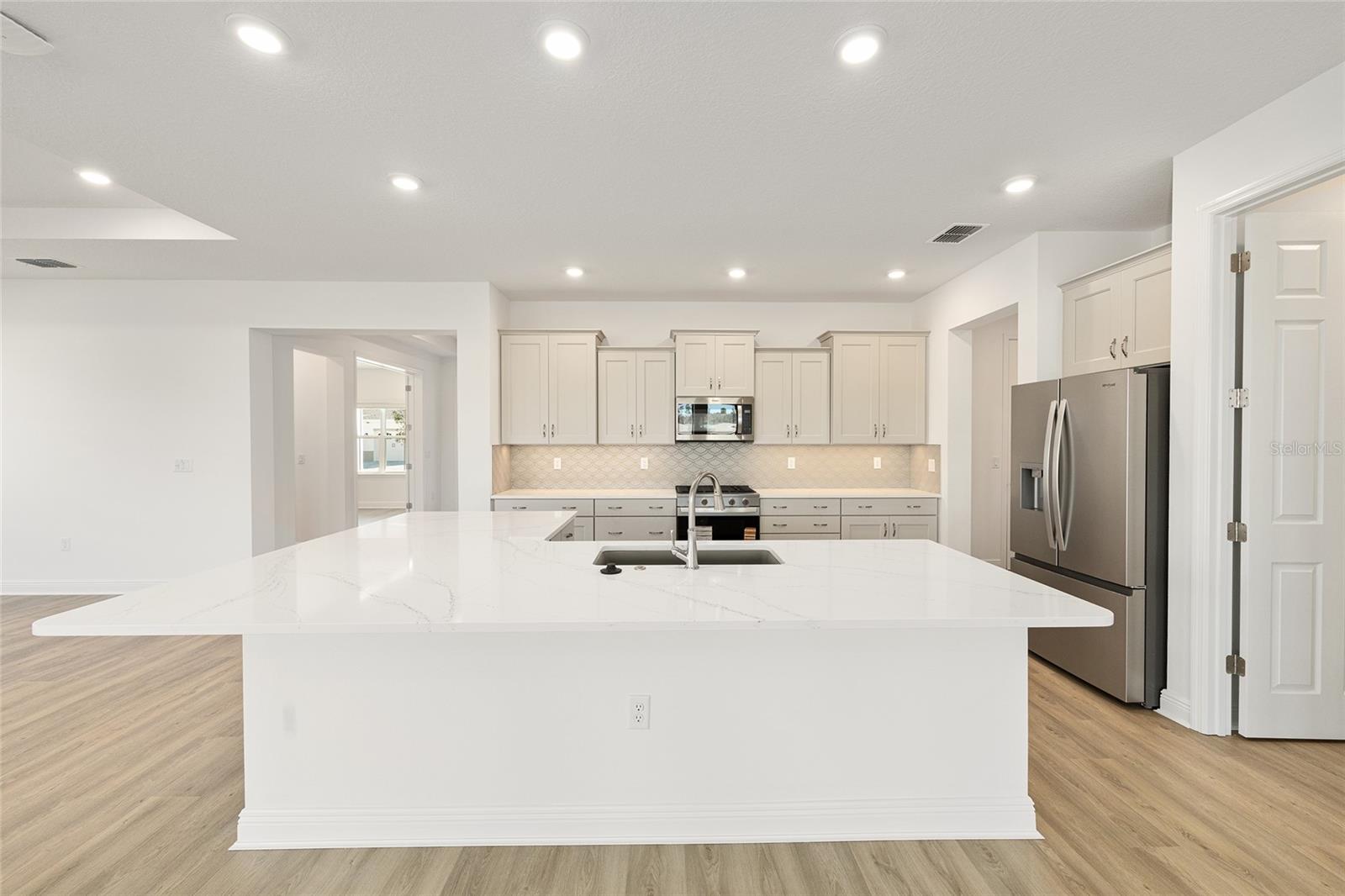 ON TOP OF THE WORLD - Residential Lease