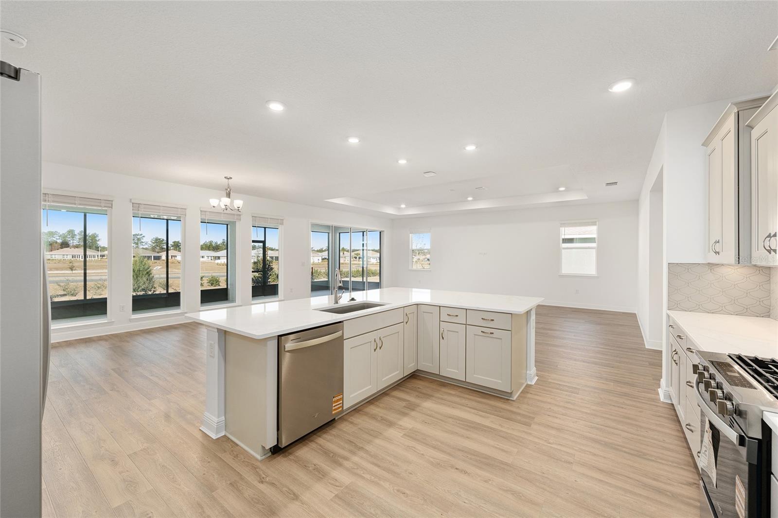 ON TOP OF THE WORLD - Residential Lease