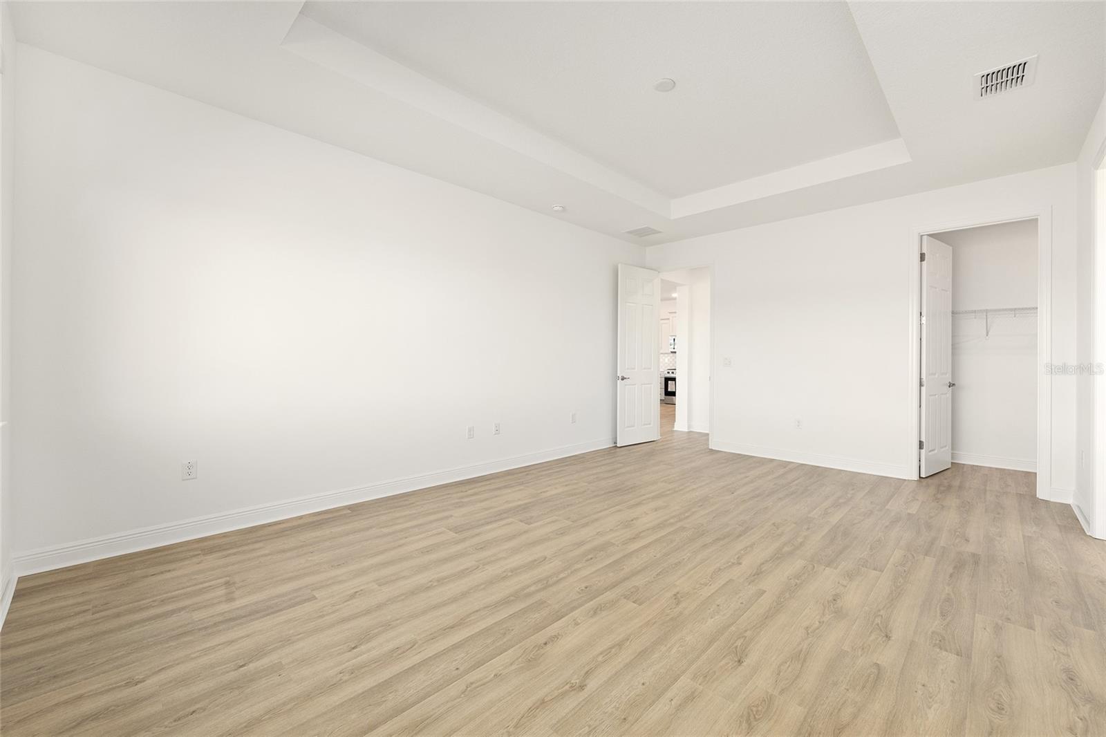 ON TOP OF THE WORLD - Residential Lease