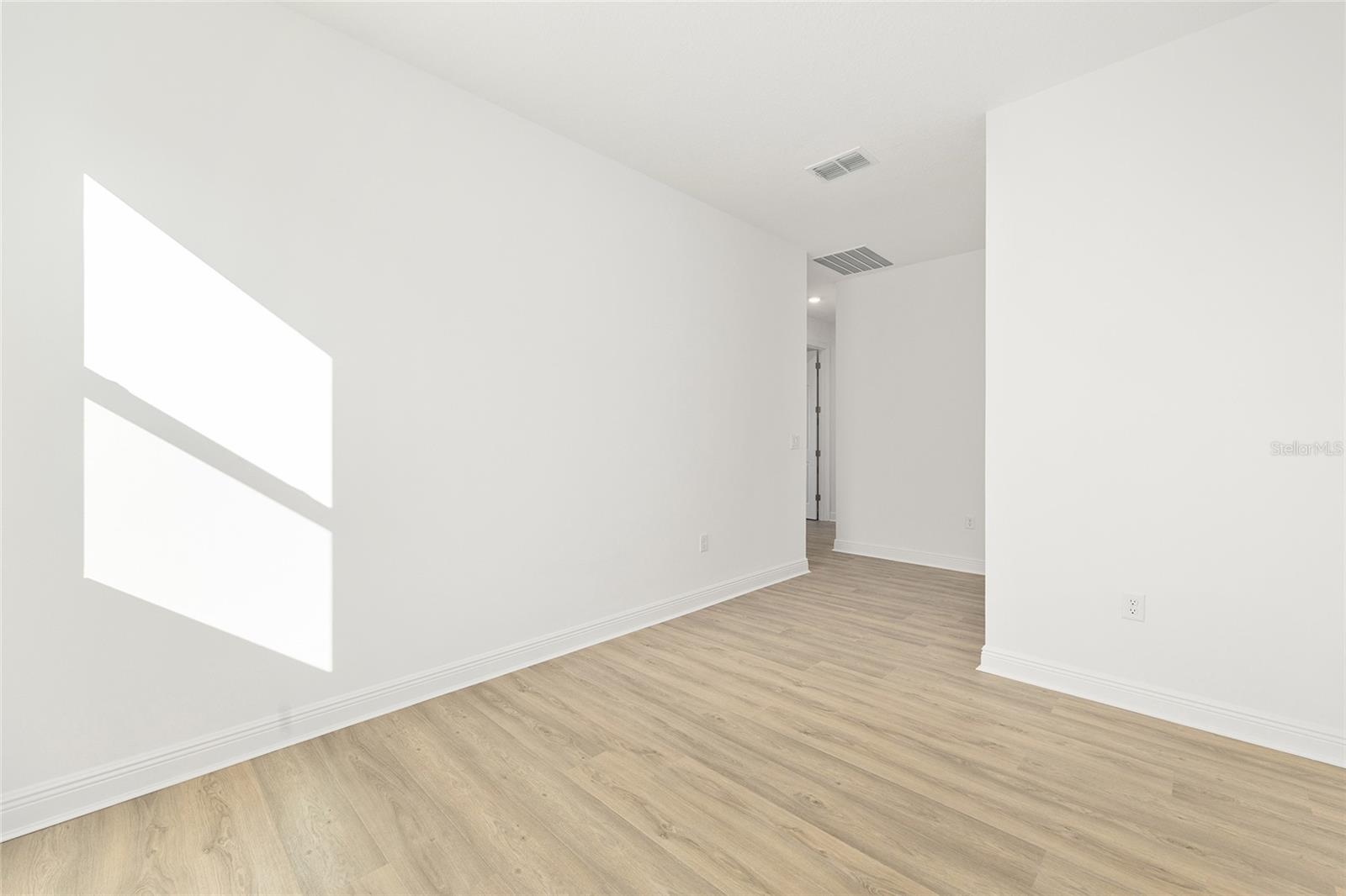 ON TOP OF THE WORLD - Residential Lease