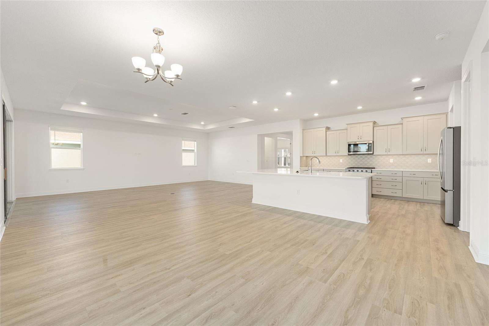 ON TOP OF THE WORLD - Residential Lease