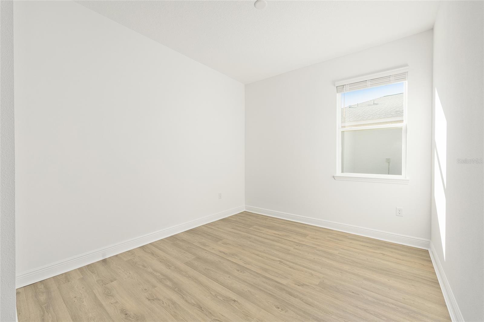 ON TOP OF THE WORLD - Residential Lease