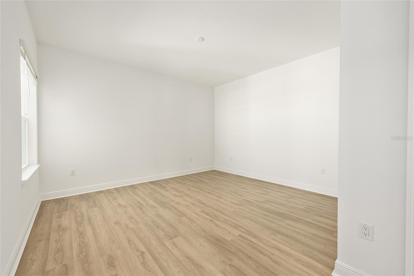 ON TOP OF THE WORLD - Residential Lease