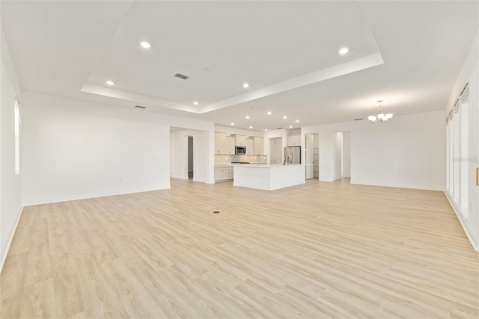 ON TOP OF THE WORLD - Residential Lease