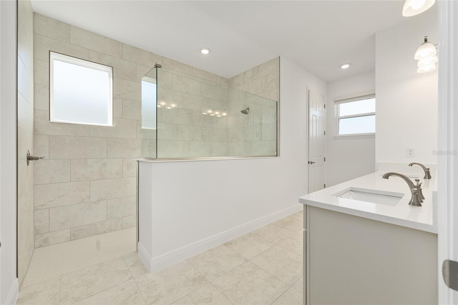 ON TOP OF THE WORLD - Residential Lease