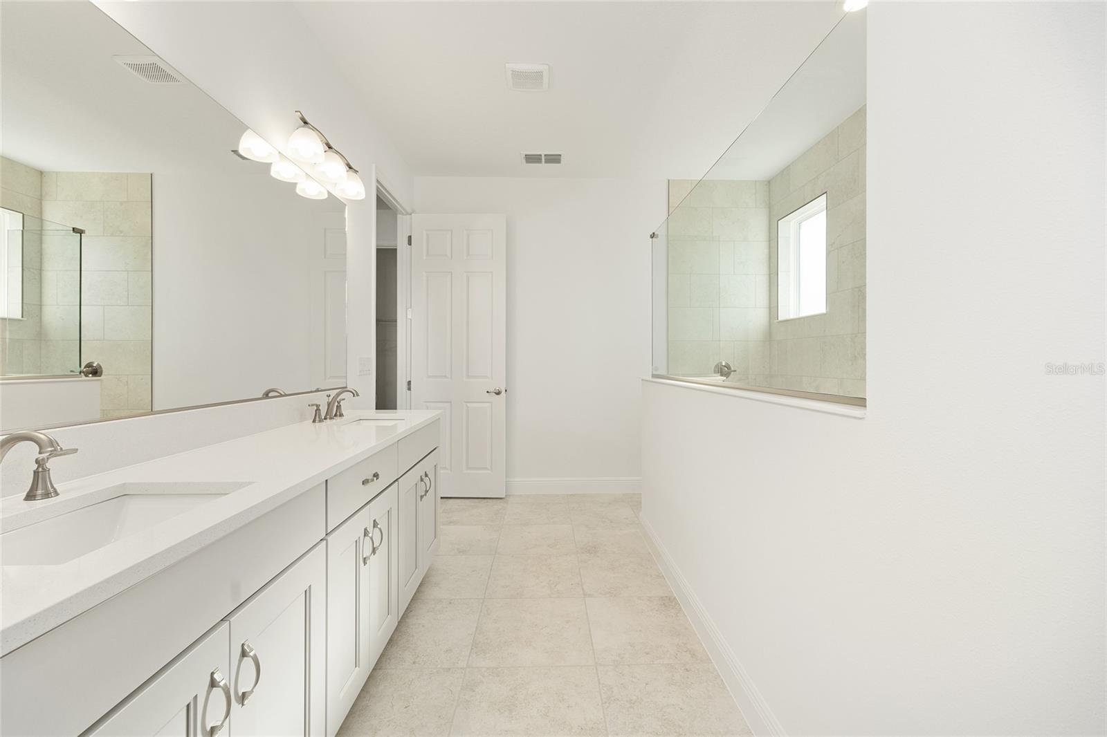 ON TOP OF THE WORLD - Residential Lease