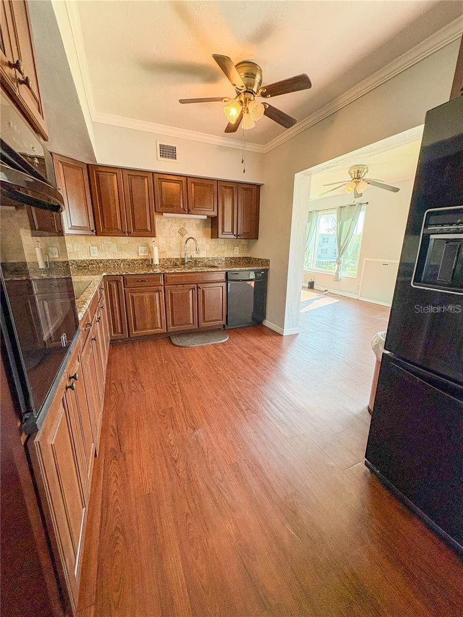 ON TOP OF THE WORLD - Residential Lease
