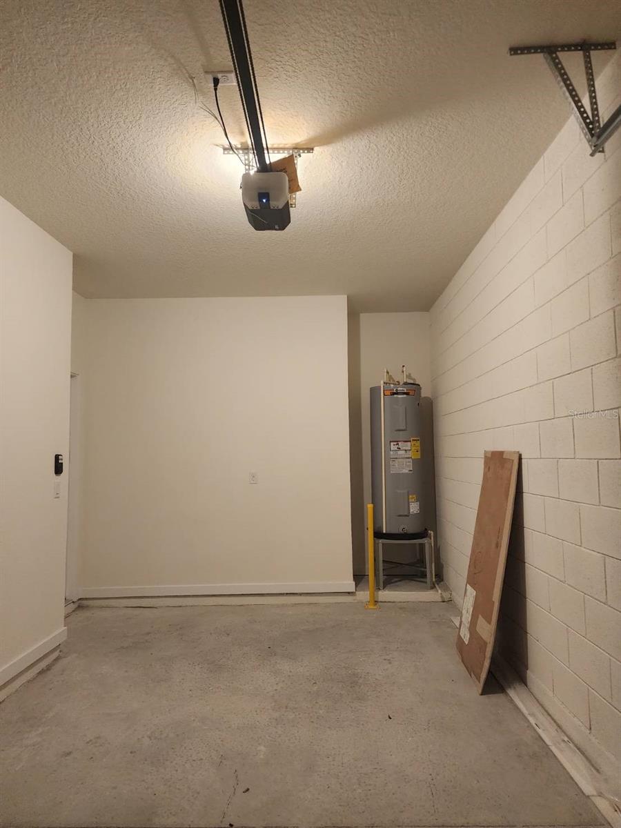 NONA WEST TWNHMS - Residential Lease