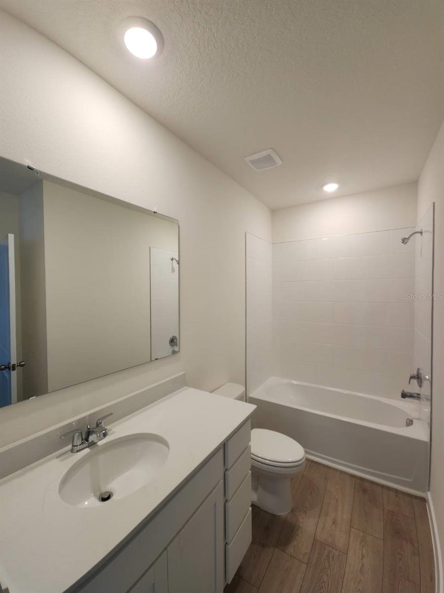 NONA WEST TWNHMS - Residential Lease