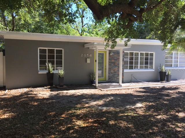 Lovely home in ideal location. This home has no carpeting, only original wood floors and ceramic tile. Washer/dryer included. Remodeled kitchen. Walk to the Lynx bus stop, one block away. Across the street from Colonial Plaza - Starbucks, Barnes & Noble, Chick-Fil-A, Marshalls, Walgreens, Wells-Fargo and just 1/4 mile to Super Target, Olive Garden, Longhorns, Panera Bread at Fashion Square and a mile to the Herndon Airport. 5 minutes to the 408 and 7 minutes from downtown. Could not ask for a more convenient location. Private, fenced backyard.