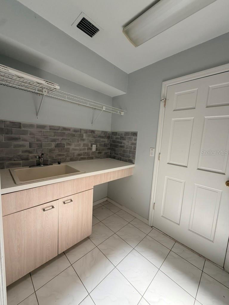 ALMOND TREE ESTATES - Residential Lease
